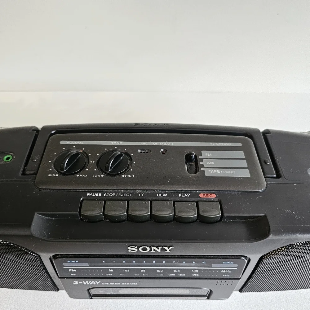Sony CFS-200 Portable Black Boombox, Stereo Tape Player, Non Working Cassette